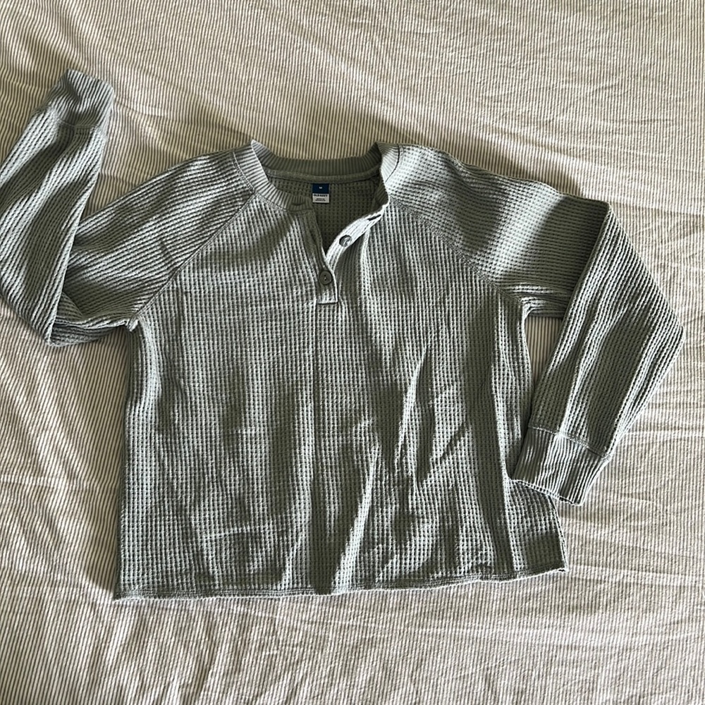 Army green. Waffle top. Old navy. New without tags. Medium.